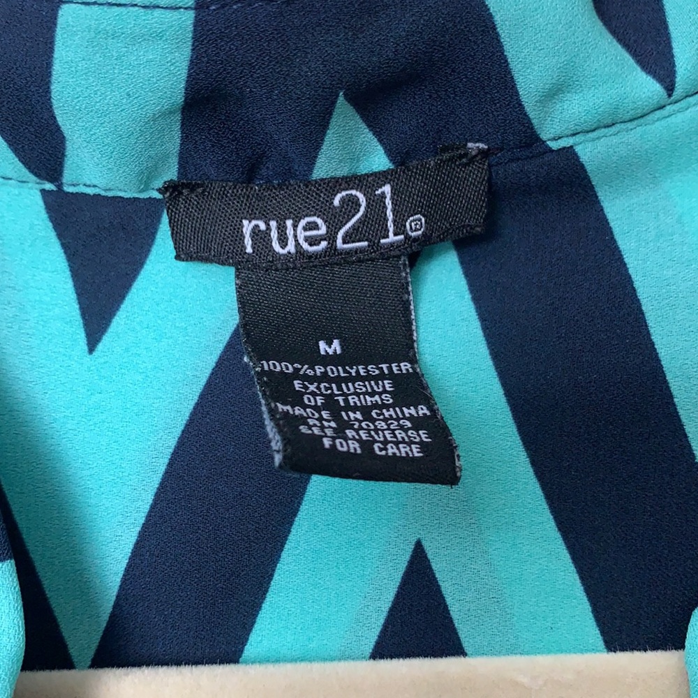 Soft flower Rue21 blouse - Picture 2 of 4